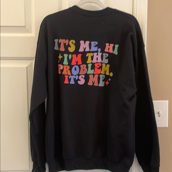 Gildan Black Crewneck Top with Classic Design - Picture 3 of 3